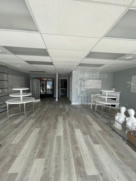 More Photos Of 405 Rusk St, Newton Storefront Retail Office For Sale