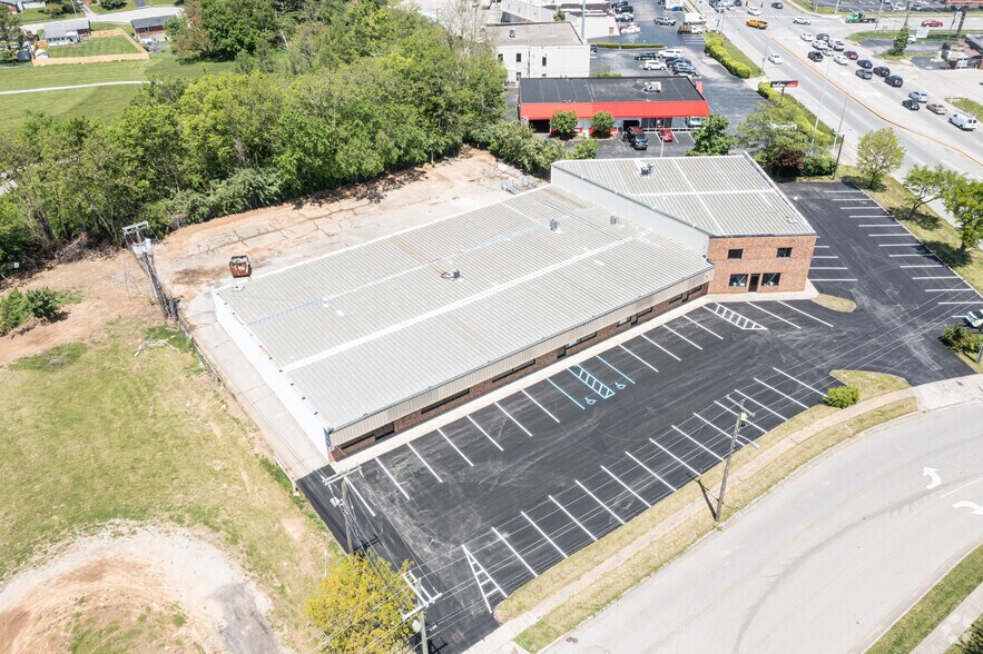 More Photos Of 2015 Family Cir, Lexington Freestanding For Lease