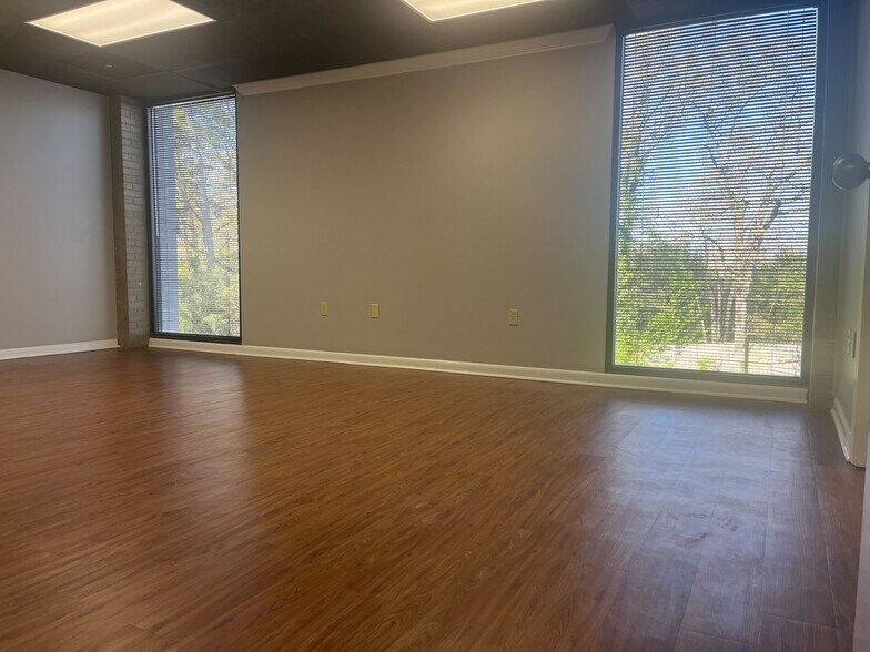 More Photos Of 2311 Biscayne Dr, Little Rock Office For Lease