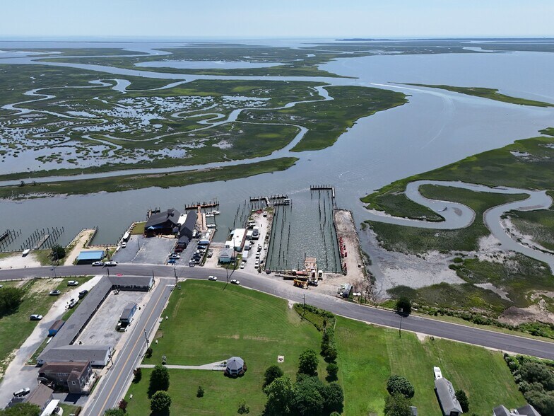 More Photos Of 15 Atlantic Ave, Wachapreague Marina For Sale