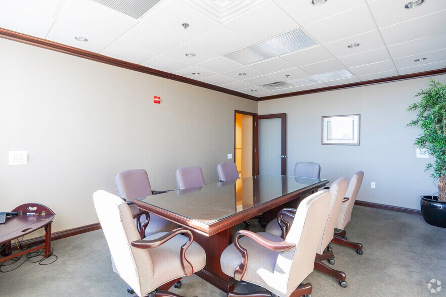 More Photos Of 2455 E Sunrise Blvd, Fort Lauderdale Loft Creative Space For Sale