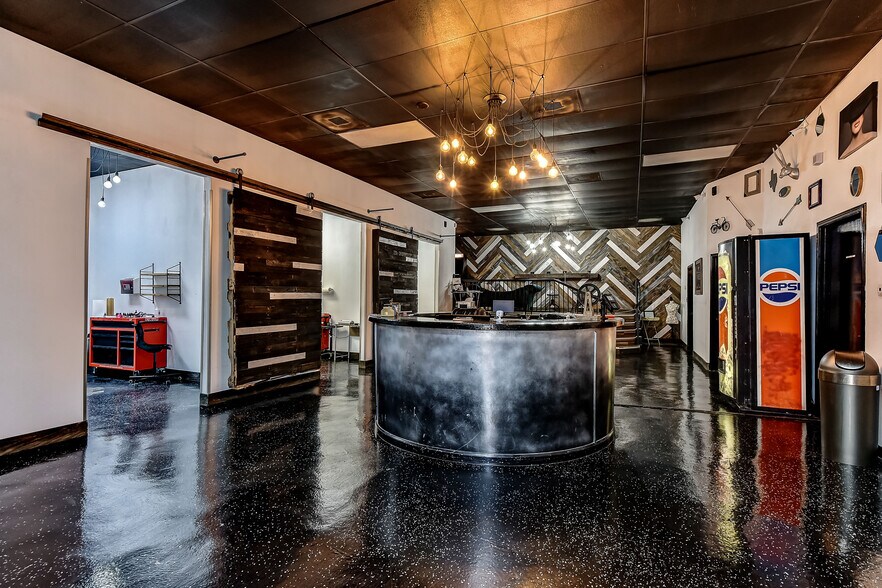 More Photos Of 4006 Texoma Pky, Denison General Retail For Sale