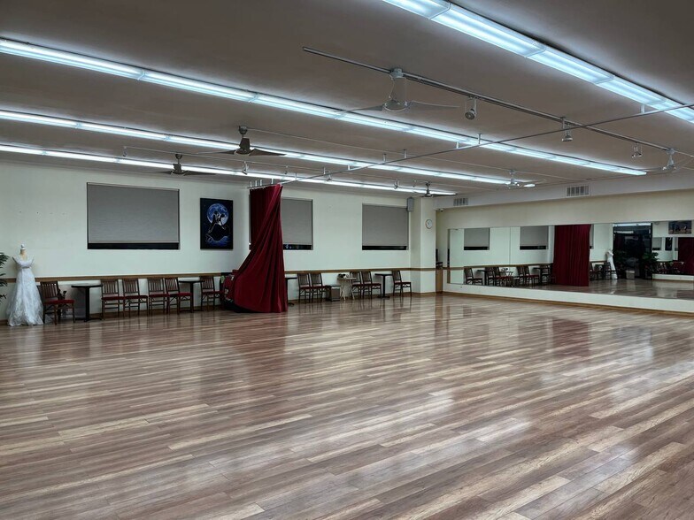 More Photos Of 75-79 E Jericho Tpke, Mineola Storefront Retail Office For Lease