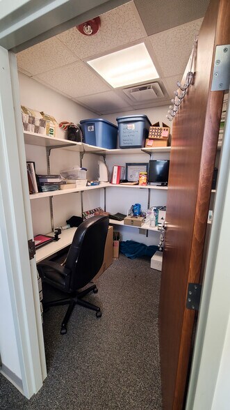 More Photos Of 559 Centre View Blvd, Crestview Hills Office For Sale