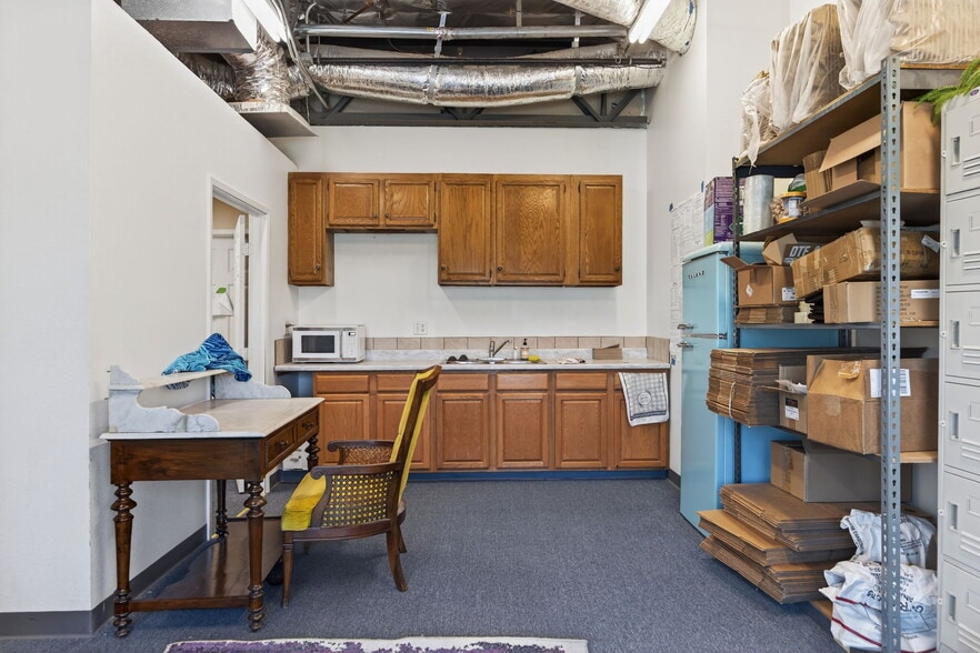 More Photos Of 4517 Market St, Ventura Light Distribution For Sale