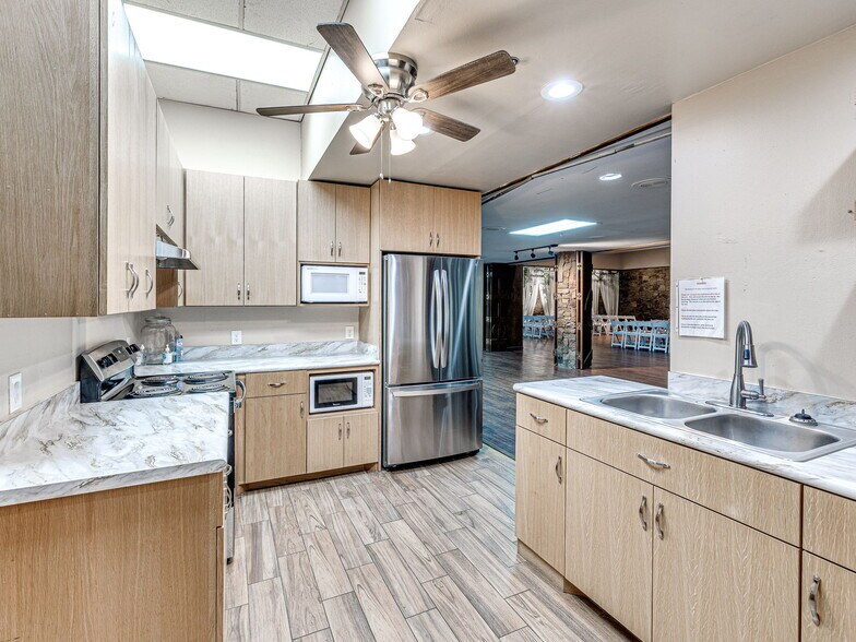 More Photos Of 6009 NW Expressway St, Oklahoma City Specialty For Sale