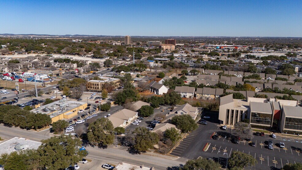 More Photos Of 4230 Gardendale St, San Antonio Office For Sale