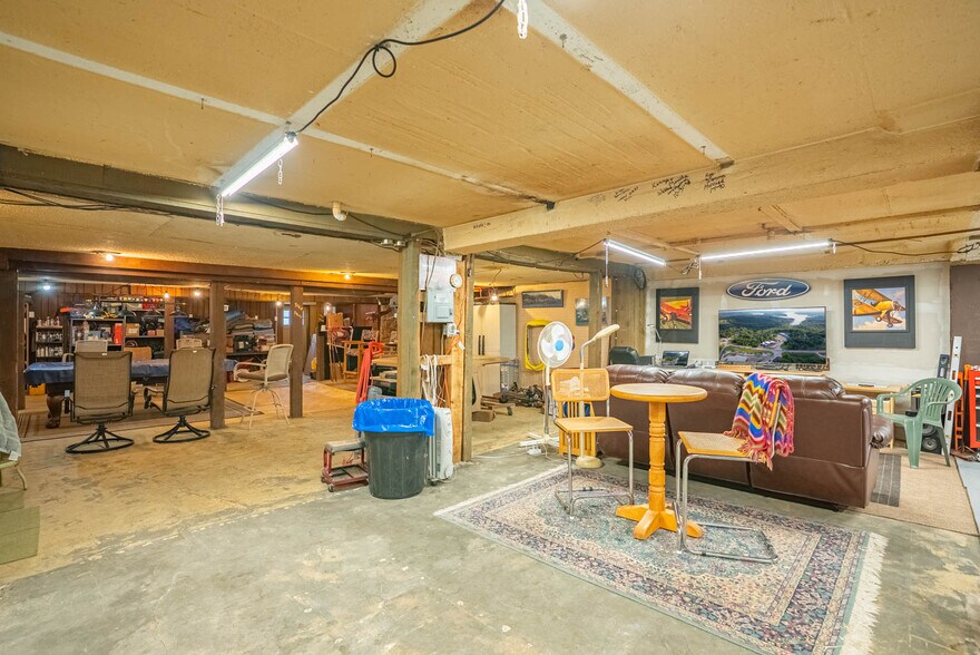 More Photos Of 8 Sunset Hills Ct, Sunrise Beach Storefront For Sale