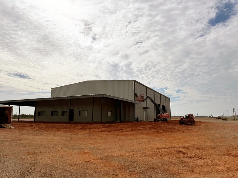 Primary Photo Of 16301 Williams Industrial Dr., Yukon Warehouse For Lease