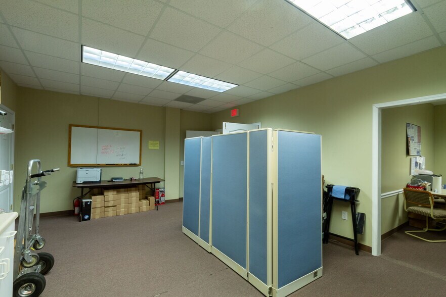 More Photos Of 94 E Crogan St, Lawrenceville Office For Lease
