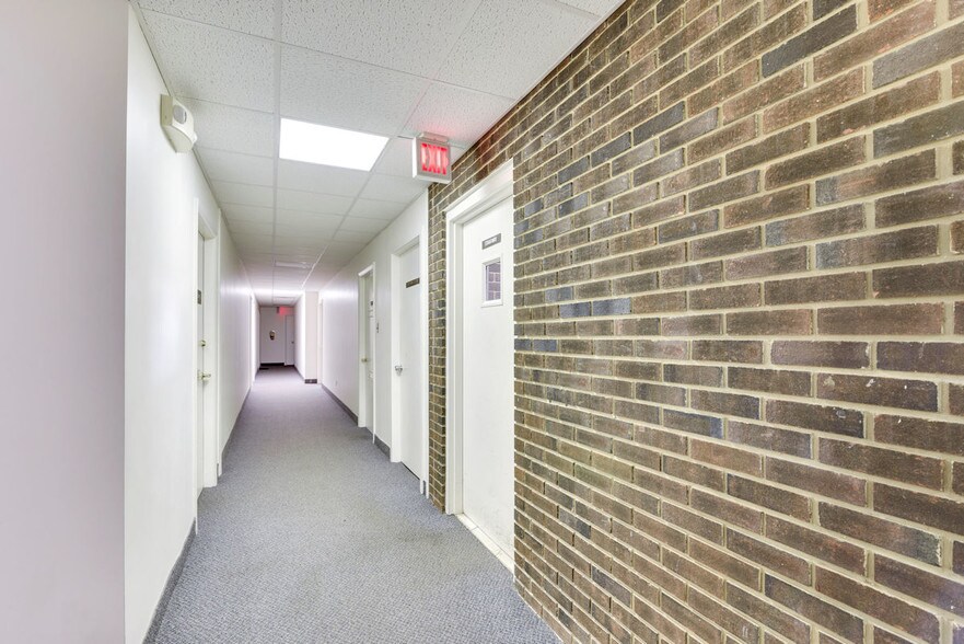 More Photos Of 8807 Sudley Rd, Manassas Office For Lease