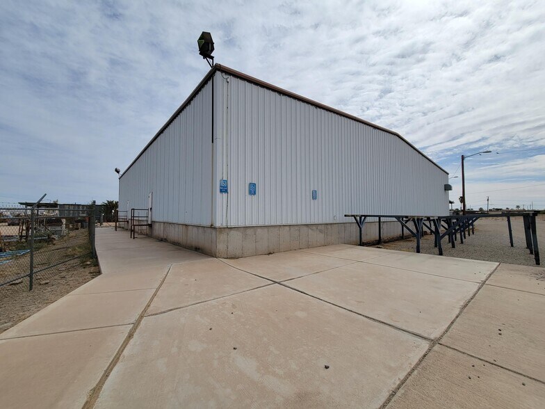 More Photos Of 2198 S Pacific Ave, Yuma Distribution For Lease
