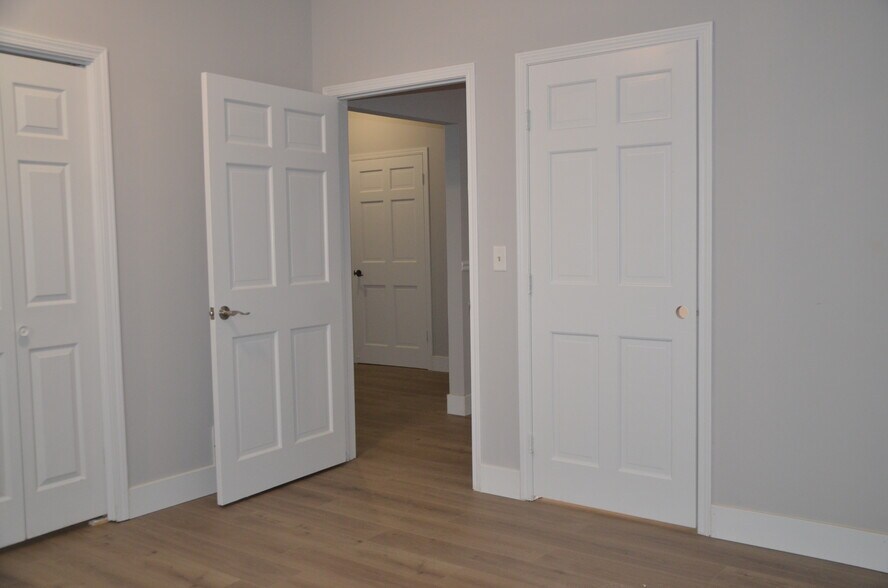 More Photos Of 510 Collins St, Joliet Unknown For Lease