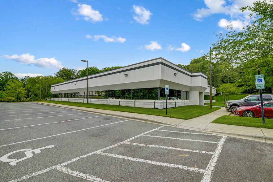 More Photos Of 9700 Research Dr, Charlotte Coworking Space