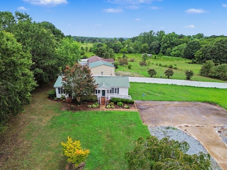 More Photos Of 4009 Polkville Rd, Shelby Freestanding For Sale