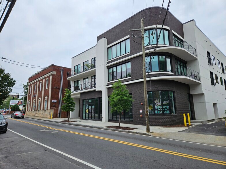 More Photos Of 514 Flat Shoals Ave, Atlanta Bank For Lease