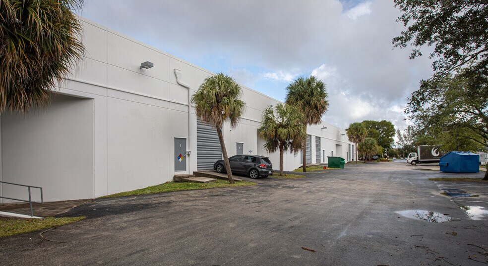 More Photos Of 3555-3569 NW 53rd Ct, Fort Lauderdale Unknown For Lease