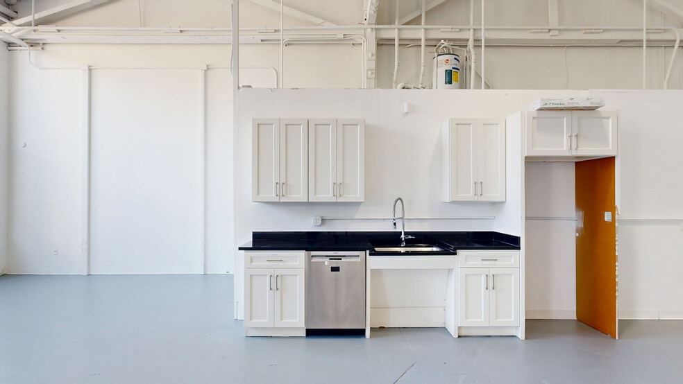 More Photos Of 1311-1425 63rd St, Emeryville Distribution For Lease
