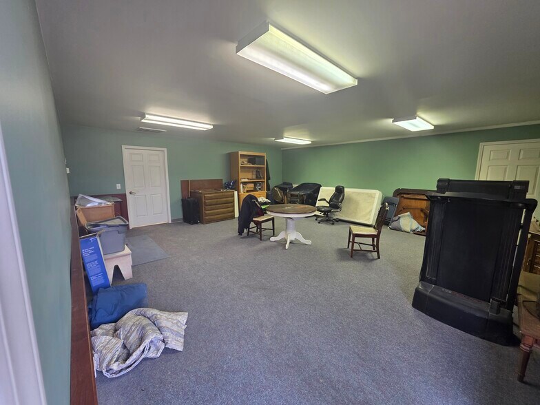 More Photos Of 6604 Windmill Way, Wilmington Industrial For Sale