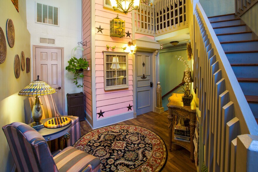 More Photos Of 96 N Market St, Charleston Storefront Retail Residential For Sale