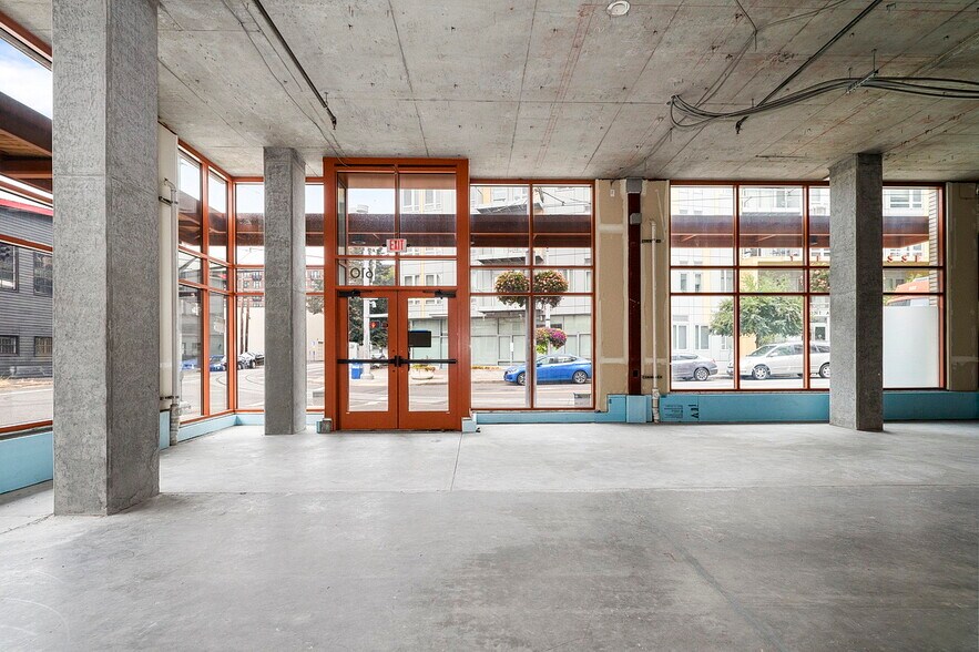More Photos Of 610 S Lowell St, Portland Storefront Retail Office For Lease