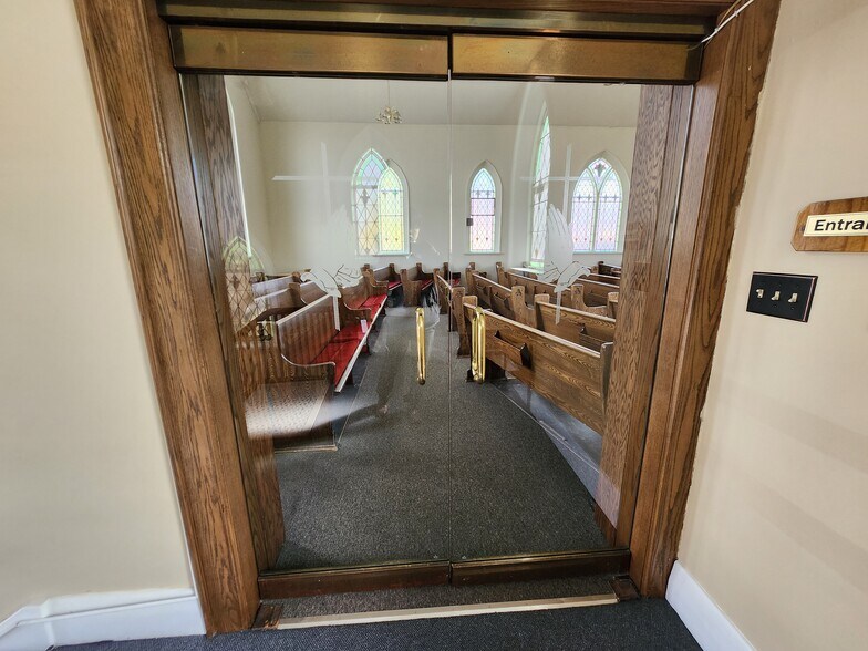 More Photos Of 977 Oxford St E, London Specialty For Lease