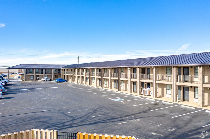 More Photos Of 631 S Cumberland St, Lebanon Hotel For Sale