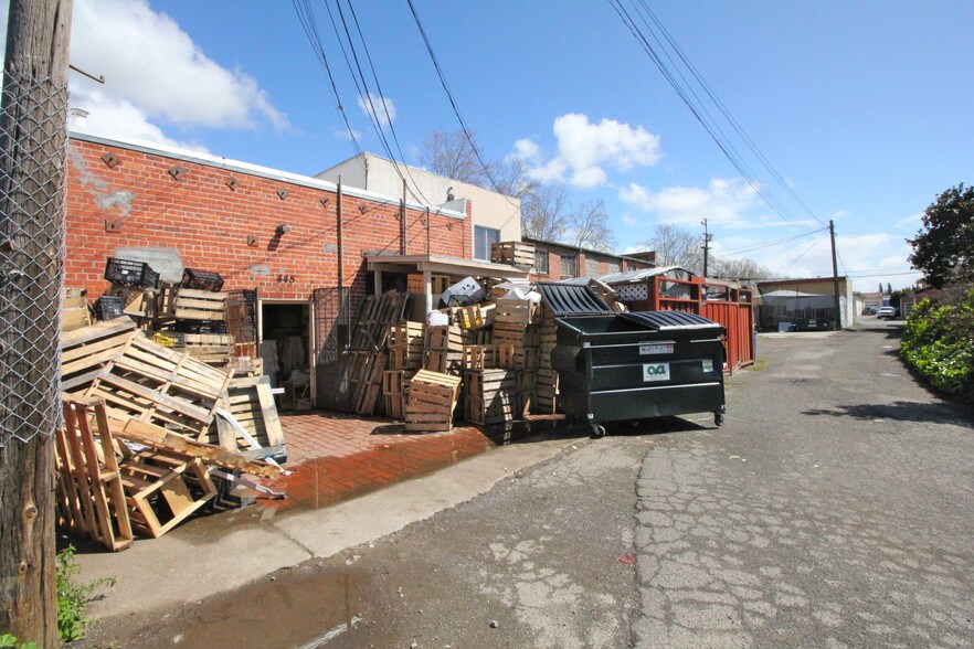 More Photos Of 445 E 14th St, San Leandro Convenience Store For Sale
