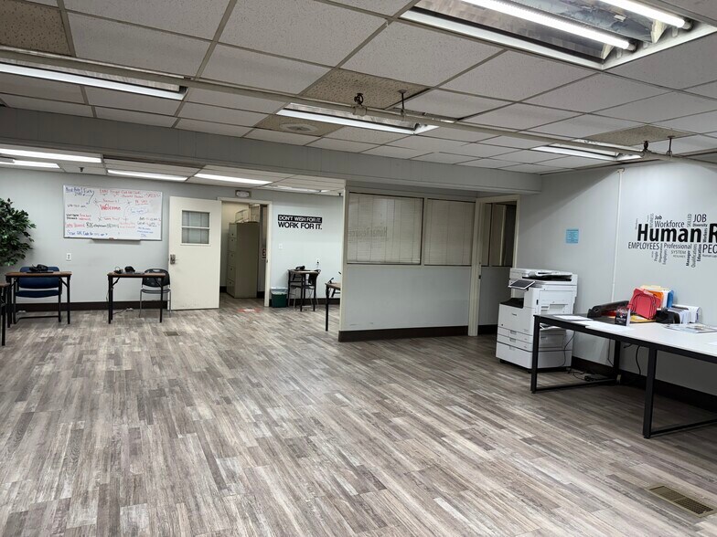 More Photos Of 326 S Marble St, Rockmart Distribution For Lease