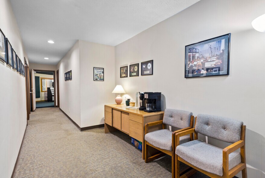 More Photos Of 4700 Northwest Plaza West Dr, Zionsville Loft Creative Space For Sale