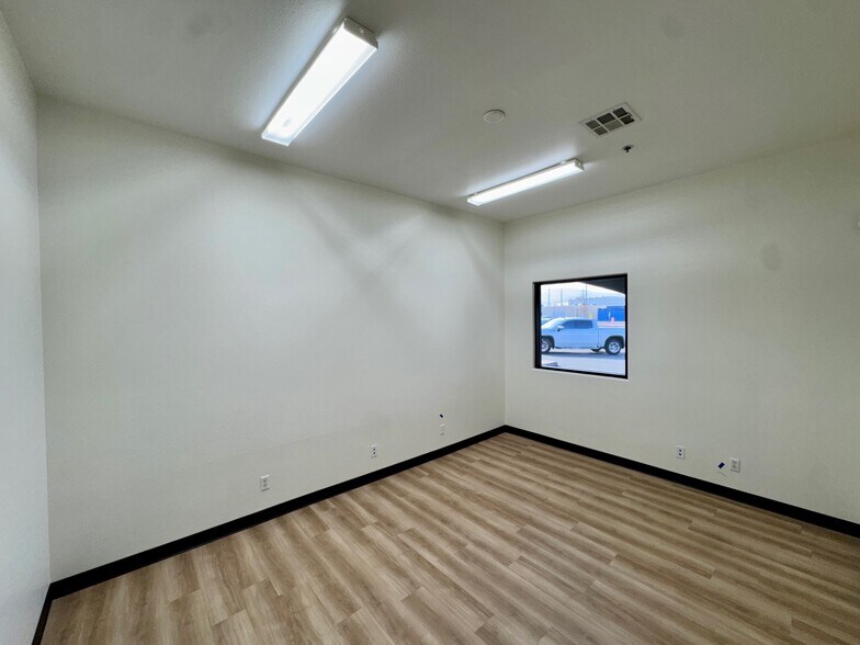 More Photos Of 1300 N Boulder Hwy, Henderson Auto Repair For Lease
