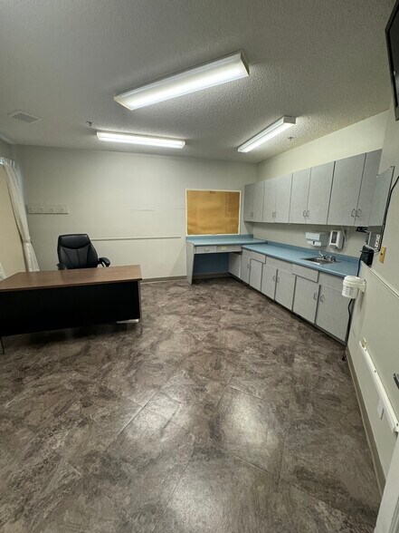 More Photos Of 725 Gibralter St, Norfolk Flex For Sale