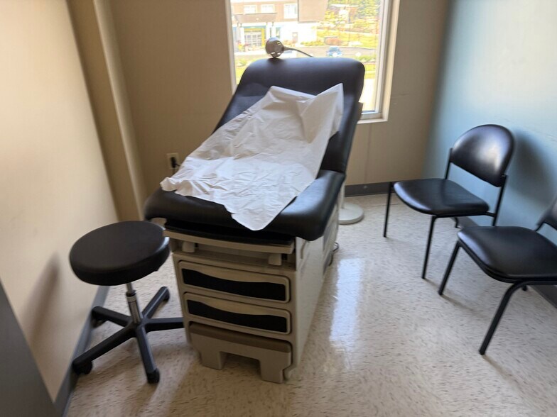 More Photos Of 6400 E Broad St, Columbus Medical For Sale