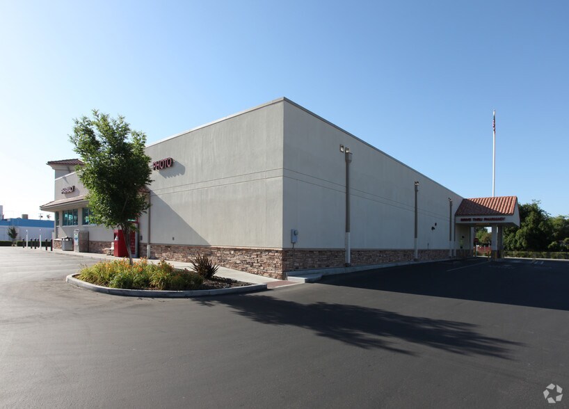 More Photos Of 170 W El Monte Way, Dinuba Drugstore For Sale