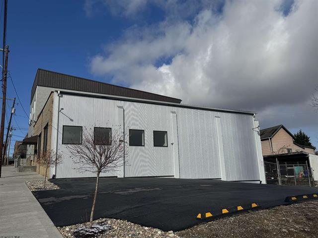More Photos Of 205 10th St, Fairmont Light Manufacturing For Sale