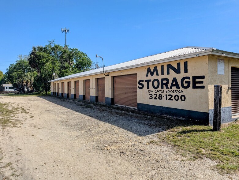 More Photos Of 1204 Oak St, Palatka Self Storage For Sale