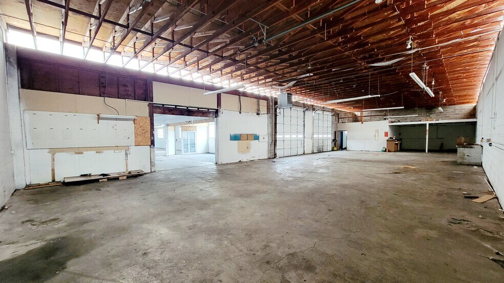 More Photos Of 2060 Warner St NE, Salem Warehouse For Sale
