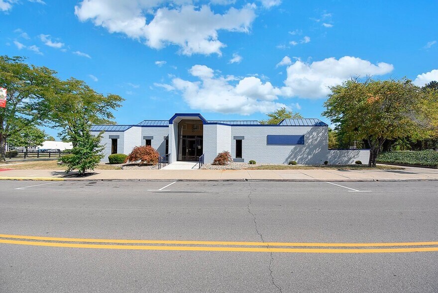 More Photos Of 245 N Seltzer St, Crestline Bank For Sale