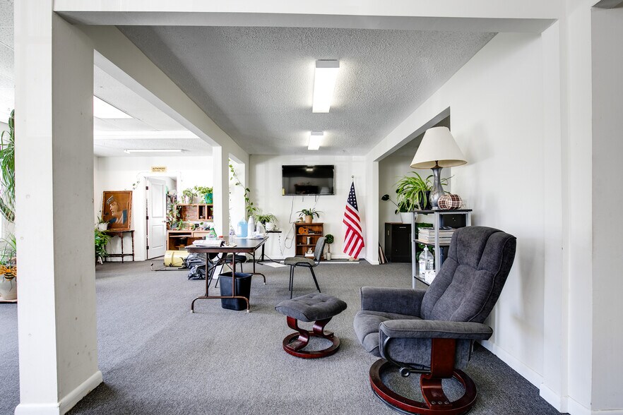 More Photos Of 10211 Chamberlayne Rd, Mechanicsville Freestanding For Sale