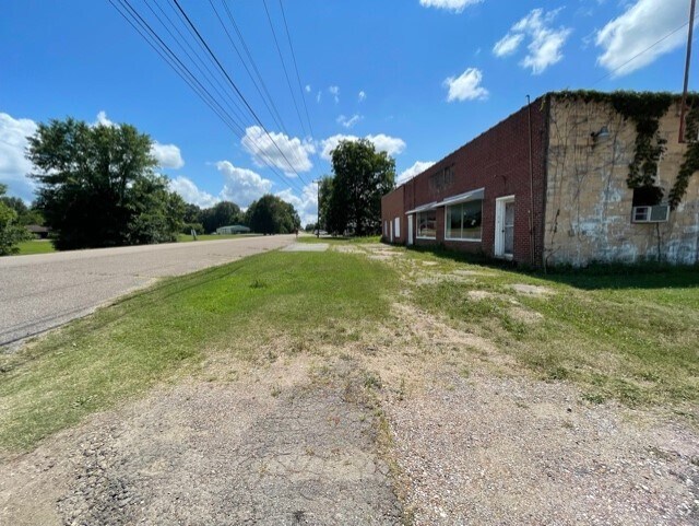 More Photos Of 1510 Pioneer Rd, Henry Auto Repair For Sale