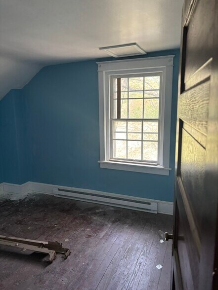 More Photos Of 429 Riverview Dr, Walnutport Flex For Sale
