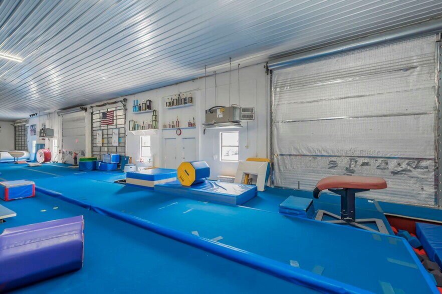 More Photos Of 1013 SE Holbrook Ct, Port Saint Lucie Warehouse For Sale
