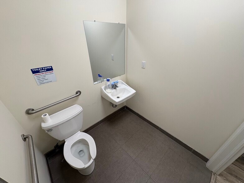 More Photos Of 18371 Hurontario St, Caledon Freestanding For Lease