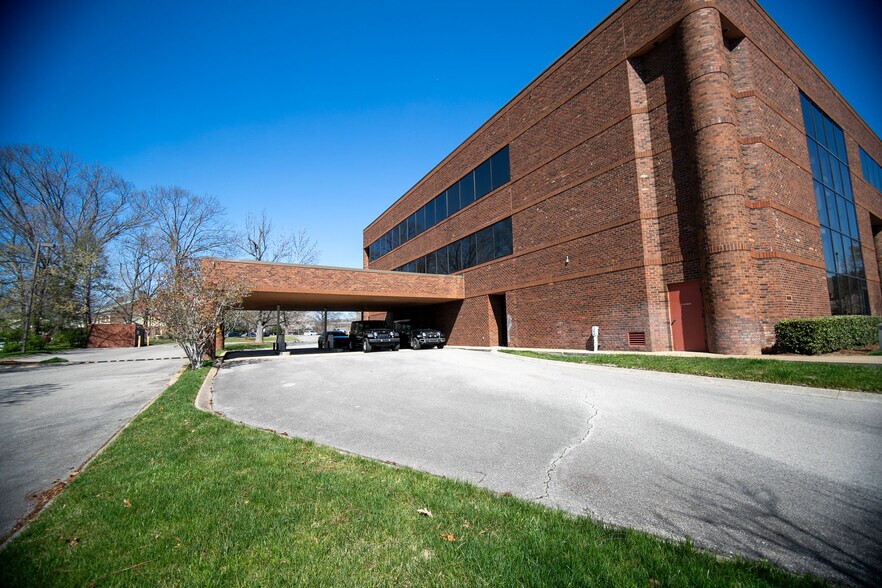 More Photos Of 5121 Maryland Way, Brentwood Office For Sale