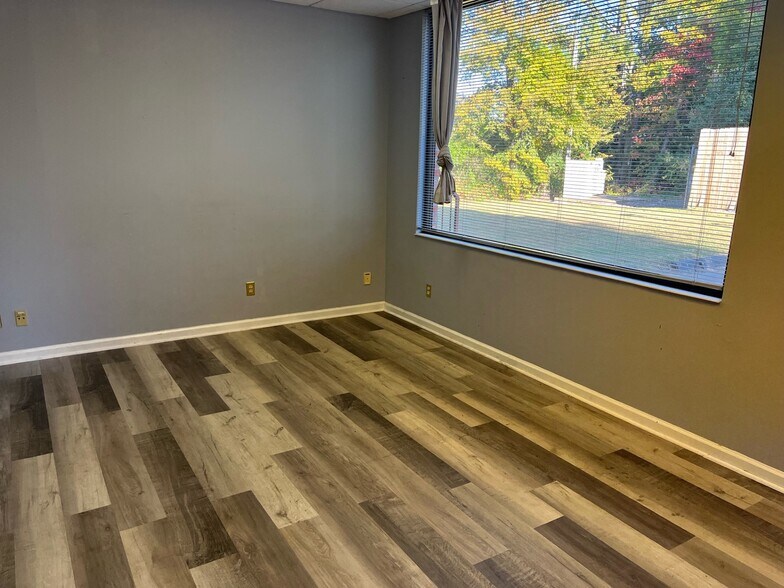 More Photos Of 3525 Ridge Meadow Pky, Memphis Office For Lease