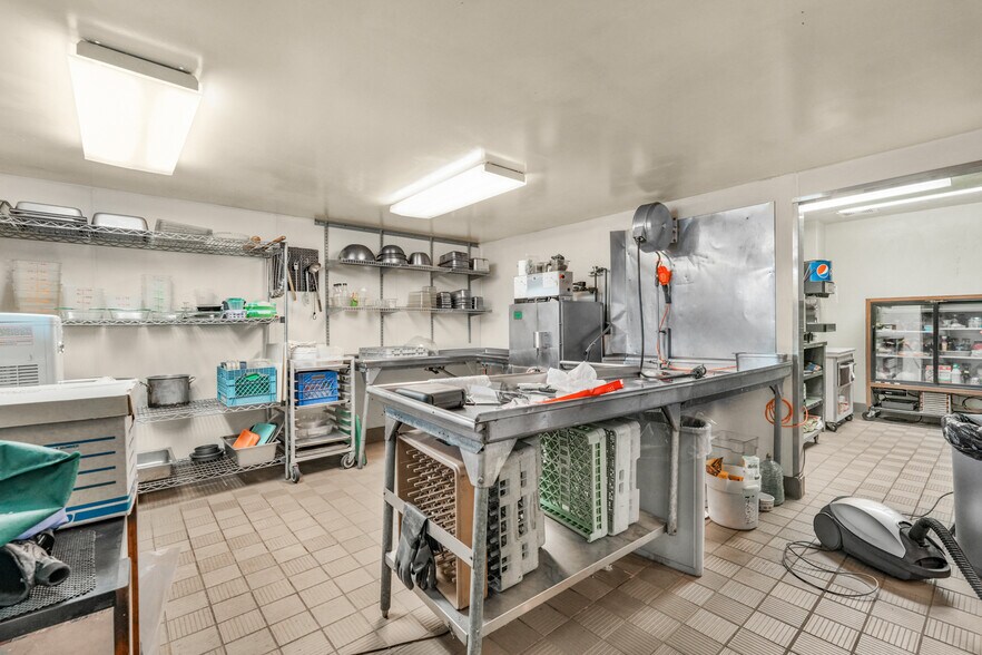 More Photos Of 233 SE 4th St, Pendleton Restaurant For Sale