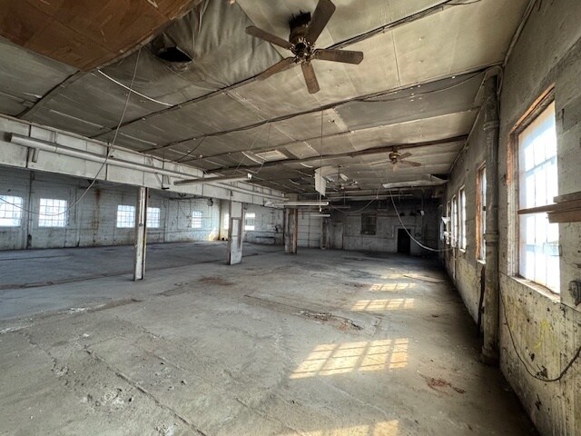 More Photos Of 1543 S Salina St, Syracuse Parking Garage For Sale