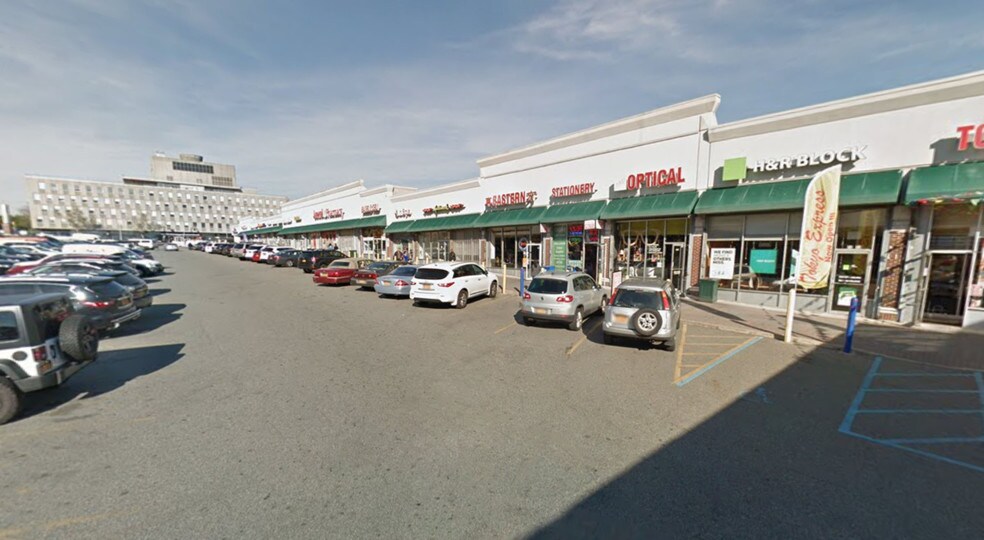 More Photos Of 7009-7063 Parsons Blvd, Fresh Meadows General Retail For Lease