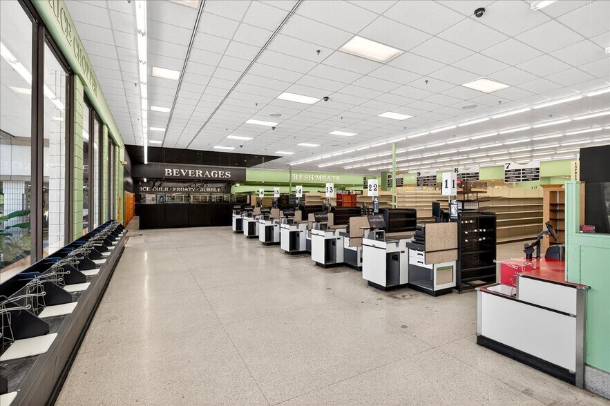 More Photos Of 4634-4639 Gravois Rd, House Spgs, House Springs Supermarket For Lease