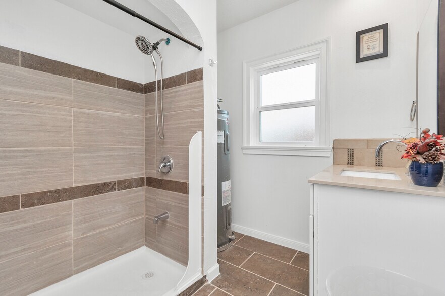 More Photos Of 915 8th St, Galveston Apartments For Sale